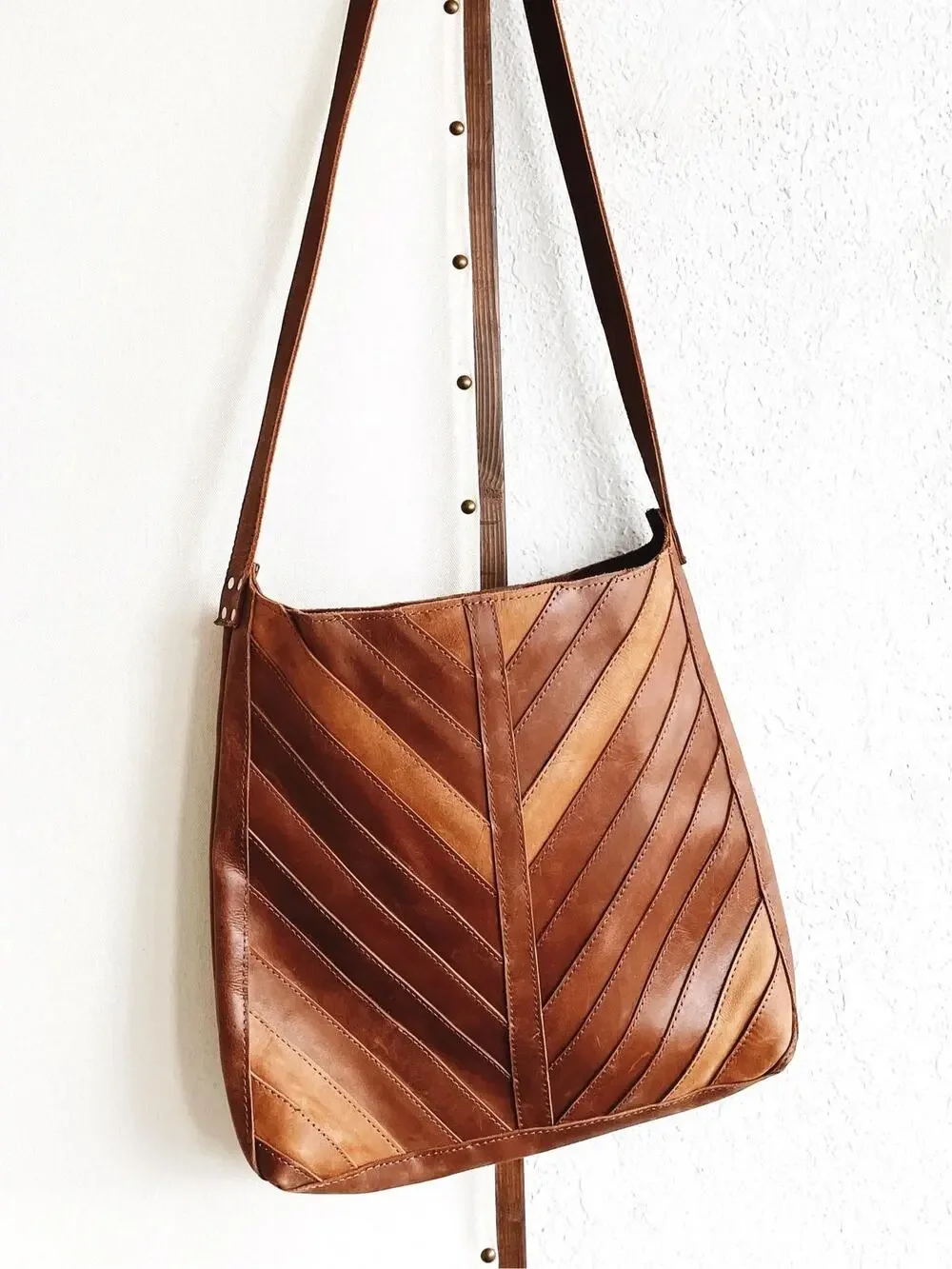 Raven + Lily ‘Joanna’s Favorite Crossbody’ - Picture 1 of 9